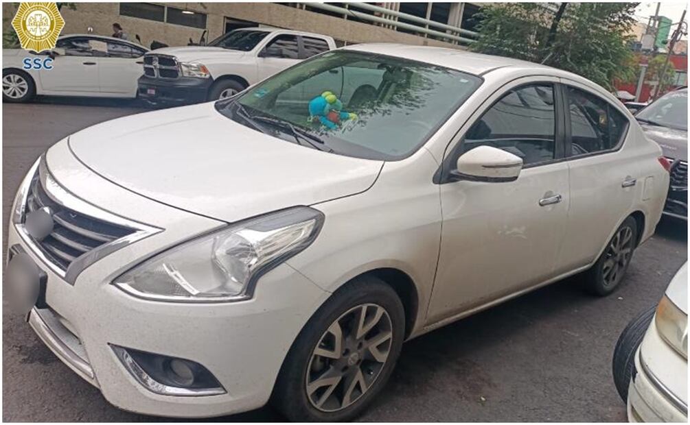 Durante la detención los presuntos responsables intentaron huir en un carro blanco. Foto: Especial