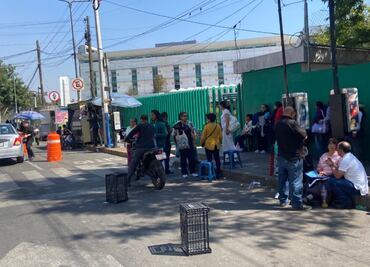 FOTOS: Franeleros, dueños de las calles; ofrecen planes semanales para cuidar autos en hospitales de CDMX