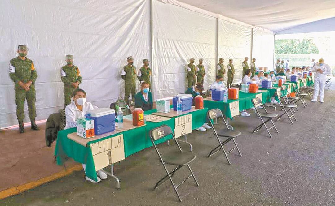 Autoridades de Salud de la capital realizaron un simulacro de vacunación ayer domingo para evitar cualquier contratiempo y para que haya orden al inicio de la jornada de inmunización. Foto: ESPECIAL