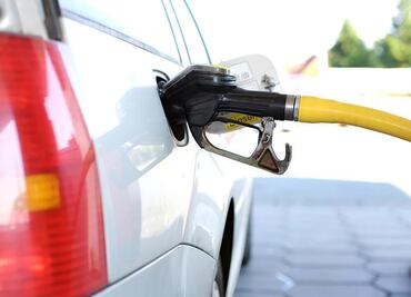 Los estadounidenses también lloran por "gasolinazo": "es ridícula" el alza récord de la gasolina, dicen furiosos