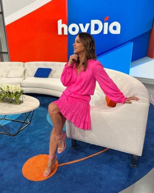 Descubre 3 outfits de Adamari López infalibles para mujeres chaparritas