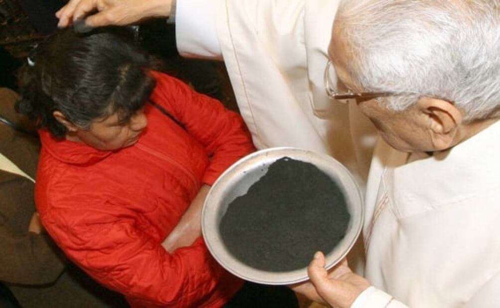 ¿De dónde obtienen las cenizas que se imponen el Miércoles de Ceniza?