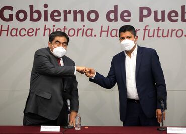 Miguel Barbosa recibe a Eduardo Rivera, virtual ganador de la alcaldía de Puebla