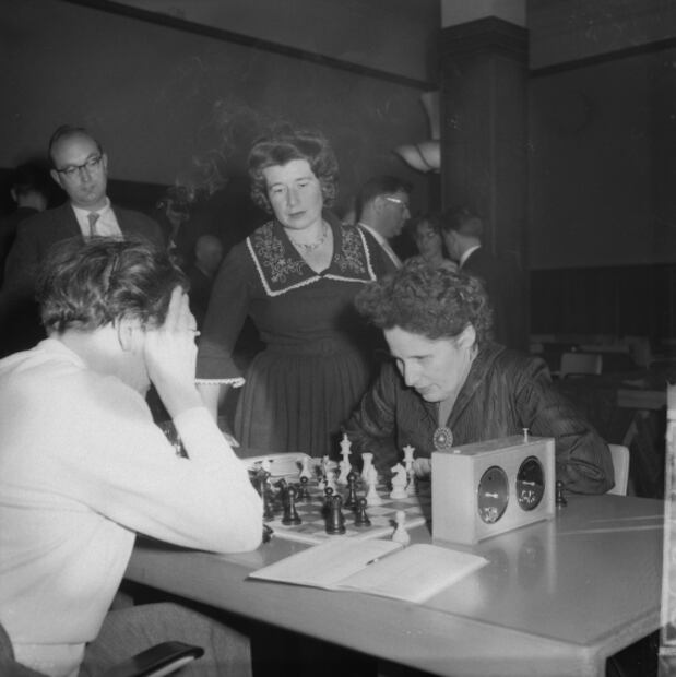 Las primeras ajedrecistas que pusieron en jaque a los prejuicios
