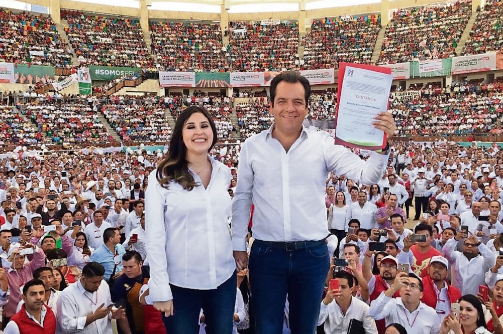 Tras rendir protesta como abanderado del tricolor, Roberto Albores Gleason llamó a la unidad a los dirigentes de los otros partidos políticos de la coalición. (ESPECIAL)