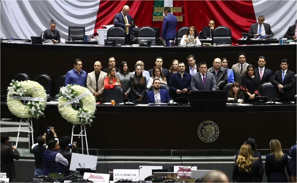 Diputados discuten prisión preventiva oficiosa; la oposición sube al pleno con coronas fúnebres. Foto: Berenice Fregoso/EL UNIVERSAL