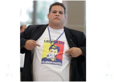 ¿Quién es Franco Casella, el venezolano que se refugió en la sede mexicana?