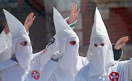 Campaña de Donald Trump busca desmarcarse del Ku Klux Klan