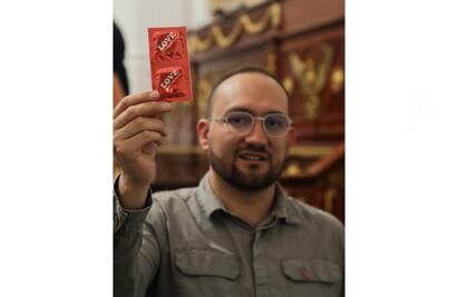 Diputado de Morena propone reparto gratuito de condones en CDMX