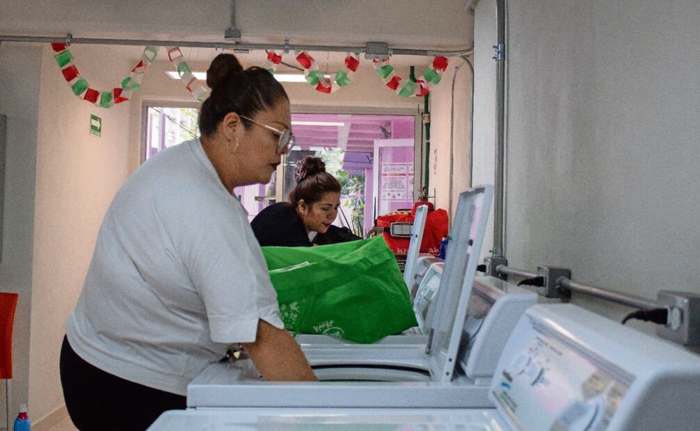 Mientras se lava una carga de ropa, las mujeres disfrutan de sesiones de spa o acuden a alguno de los talleres que se ofrecen en el sitio. Foto: Fernanda Zamora / EL UNIVERSAL
