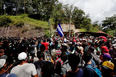 Migración exigirá requisitos legales a caravana de hondureños