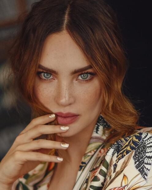 Belinda sorprende a sus seguidores al lucir el pelo rojo