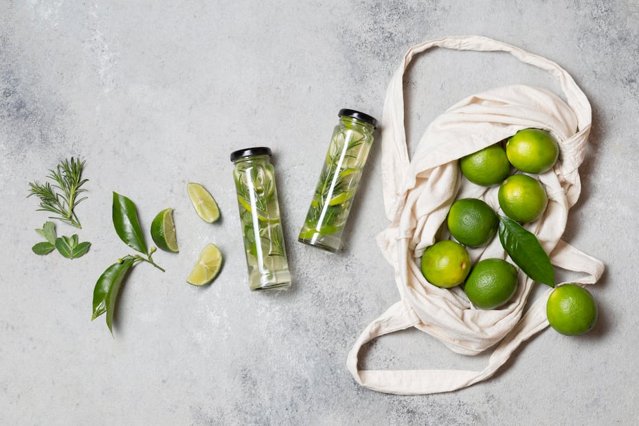La infusión de cedrón se prepara con hojas secas. Foto: Freepik