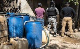 FGR catea predio por presunta venta ilegal de diésel en Umán, Yucatán; aseguran 100 litros y detienen a tres