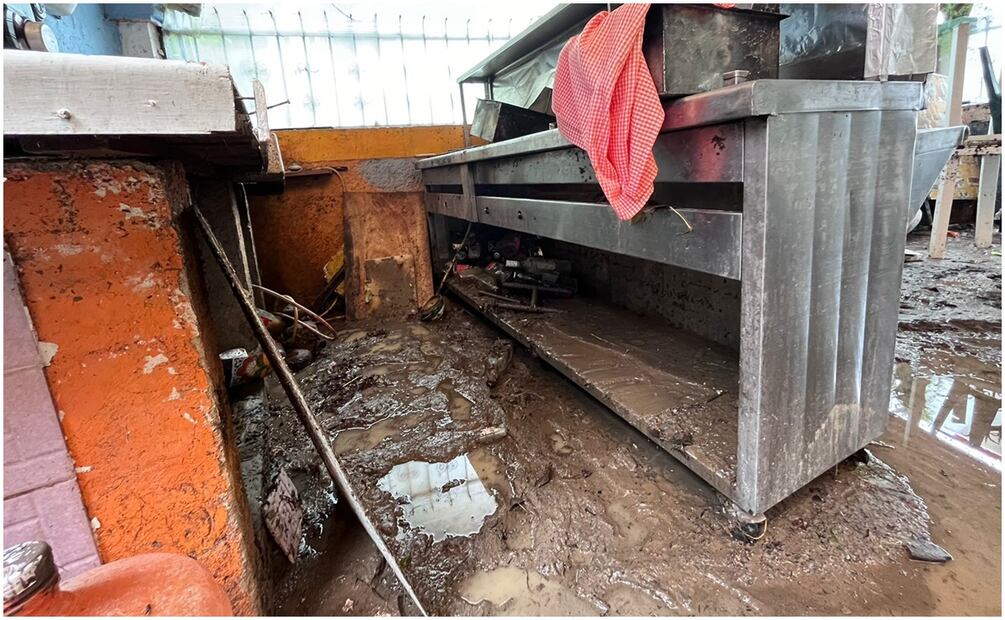 Los vecinos denuncian que el agua se metió hasta los roperos, daño electrodomésticos, muebles y productos del hogar. Foto: Arturo Contreras / EL UNIVERSAL