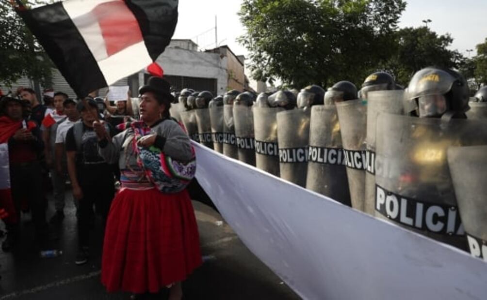 Reportan primeros enfrentamientos en Lima, mientras crecen bloqueos y marchas en Perú