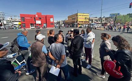 Bloquean dos avenidas en Neza por falta de agua