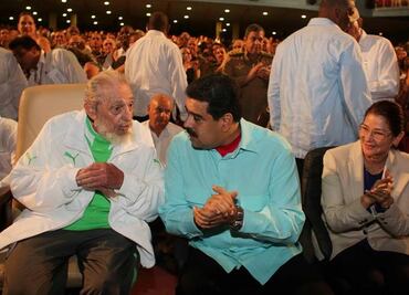 Fidel Castro reaparece en gala por su cumpleaños
