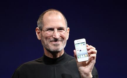 Conoce el iPhone de 200 mil pesos que trae un pedazo del suéter de Steve Jobs