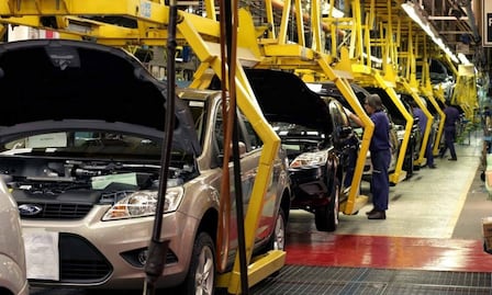 Caen acciones de empresas automotrices por aranceles de Trump
