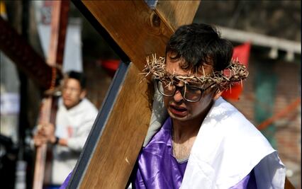 FOTOS: “A un nazareno lo mueve la fe”, así es el recorrido de penitentes en Viernes Santo en Iztapalapa