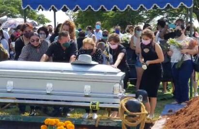 "¡Vuela alto!" Sepultan en Tabasco a Octavio Ocaña