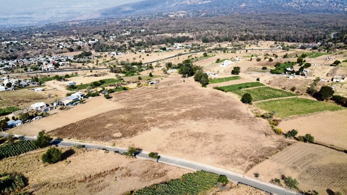 El terreno para la sede de la ULIM, ubicado en las inmediaciones de Santa Ana Tlacotenco, en la alcaldía de Milpa Alta, sigue sin maquinaria ni cimientos y está abandonado. Foto: de Diego Prado. El Universal