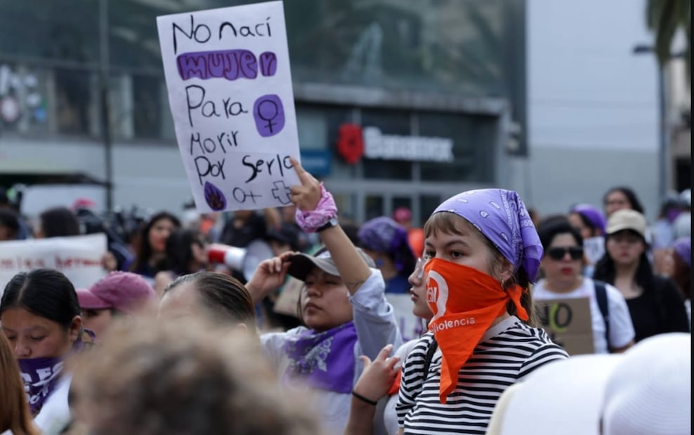 Manifestantes avanzaron por avenida Paseo de la Reforma en el marco del Día Internacional de la Eliminación de la Violencia contra las Mujeres. Foto: Fernanda Rojas /EL UNIVERSAL