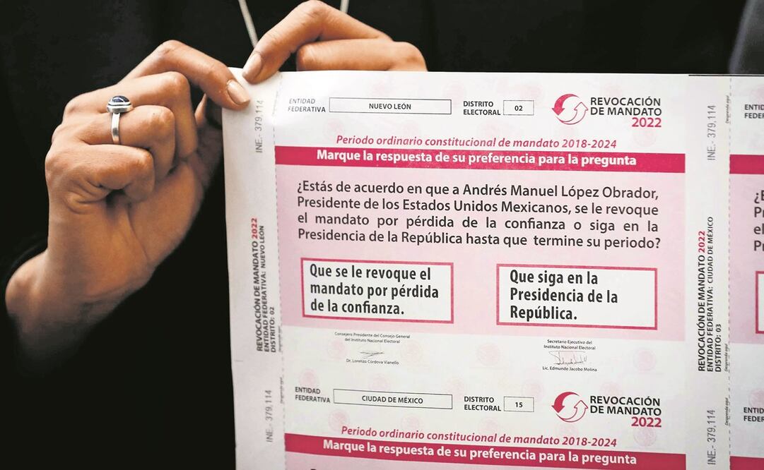 Morena impulsó un decreto en marzo pasado a fin de que funcionarios pudieran promocionar la revocación de mandato.