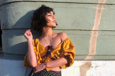 Vanessa Hudgens se olvida del frío e impacta en bikini en la playa