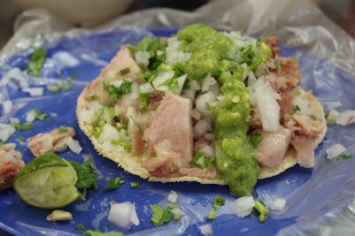 Compras y comilonas navideñas en el Mercado de Jamaica 