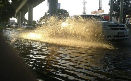 Fuga de agua complica vialidad en Periférico