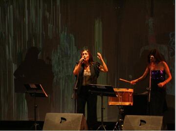 La inagotable vida de Violeta Parra: cantar y resguardar el legado de la abuela