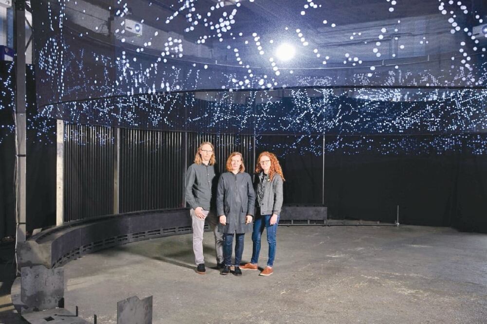 La instalación se hizo tras una residencia del colectivo Semiconductor en el CERN, y tuvo curaduría de Mónica Bello, directora de Arte en ese laboratorio (CORTESÍA)