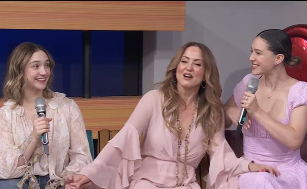 Andrea Legarreta con sus hijas Mía y Nina. La conductora reaccionó ilusionada a la idea de convertirse en abuela.
