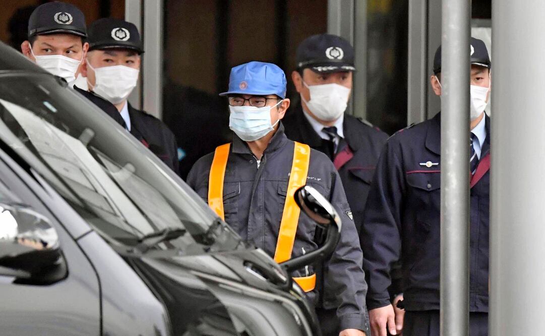 Carlos Ghosn deja el Centro de Detención de Tokio en Tokio. (Foto: AP)