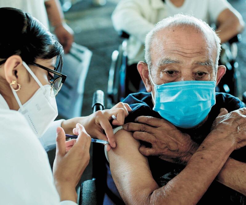 El pasado lunes se aplicaron 354 mil 566 dosis contra el Covid-19, destacó ayer Hugo López-Gatell Ramírez. Foto: XINHUA