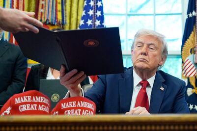 Human Rights Watch enumera 100 atropellos de Trump en 100 días de mandato; destaca ataques a la libertad de expresión