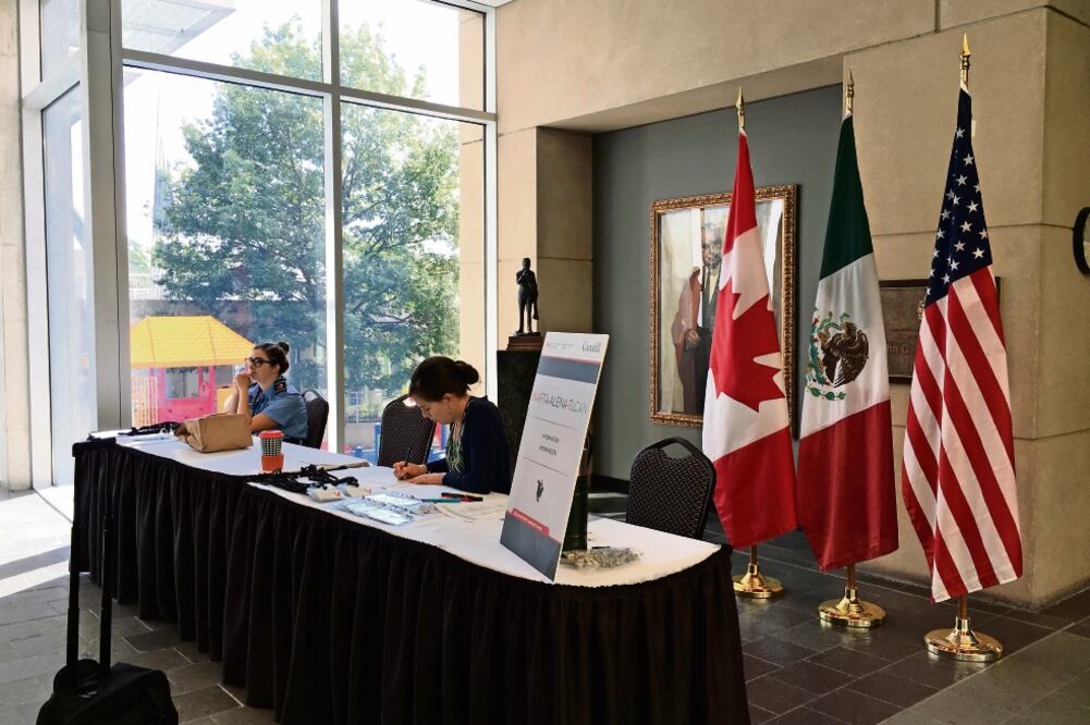 Canadá pidió que se abordara el tema de comercio y comunidades indígenas dentro de los capítulos del TLC previos al cierre de las negociaciones (ARCHIVO EL UNIVERSAL)