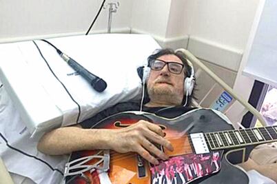 Charly homenajea a Cerati desde su cama