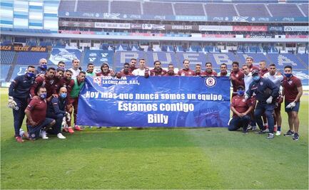 Cruz Azul muestra una manta en apoyo a Guillermo Álvarez