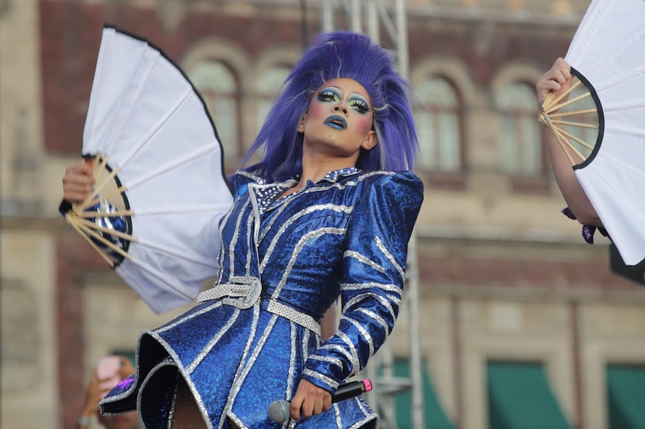 Aspectos de la presentación de el músical mentidrags en el zócalo capitalino por la marcha del orgullo LGBTTTIQA+. Foto: Fernanda Rojas/EL UNIVERSAL.