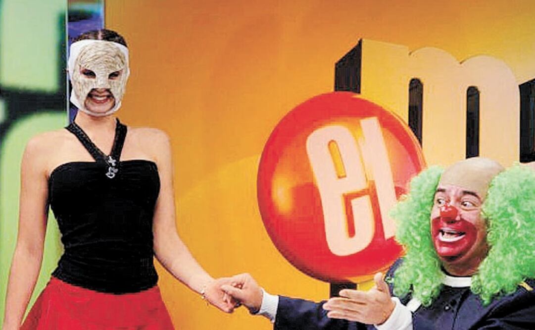 Una escultural mujer con el rostro cubierto por una máscara saltó a la fama en el programa “El Mañanero” de Brozo  FOTO: ESPECIAL