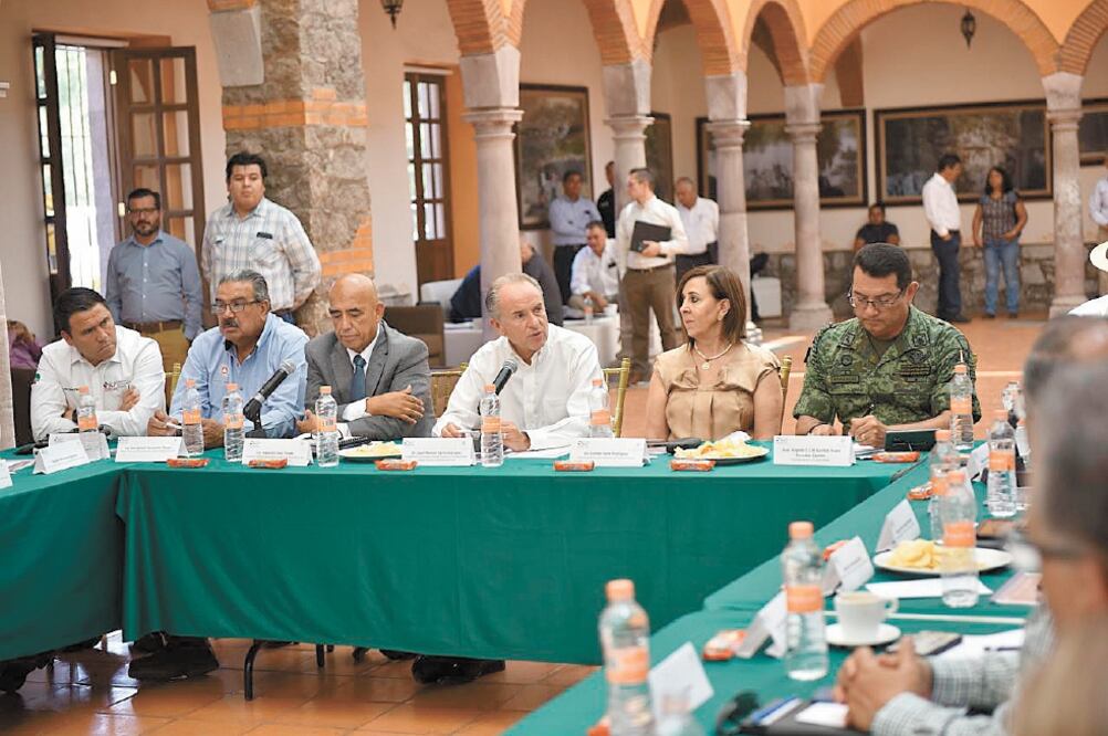 El gobernador Juan Manuel Carreras López se reunió con autoridades en la Segunda Sesión Ordinaria del Consejo Estatal de Protección Civil.