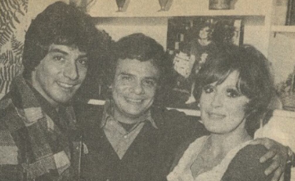 José José aparece con su entonces cuñado  Manolo Noreña, y con su exesposa Anel, quien lo ayudó a superar las adicciones.