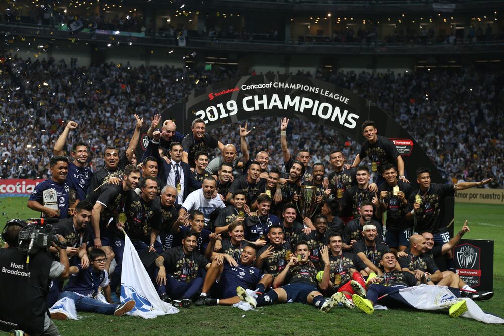 Rayados estupendo; el gobierno, pésimo