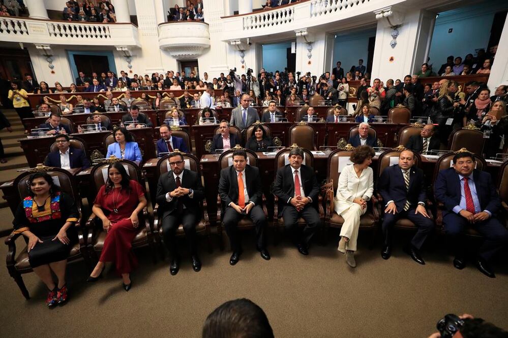Alcaldes de la CDMX durante su toma de protesta en la Asamblea Legislativa de la Ciudad de México. Foto/Archivo El Universal
