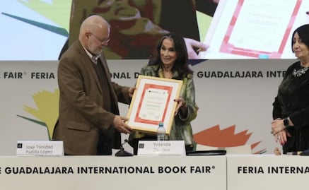 Yolanda Zamora recibe Homenaje Nacional de Periodismo Cultural "Fernando Benítez"; reconoce sus 50 años de carrera