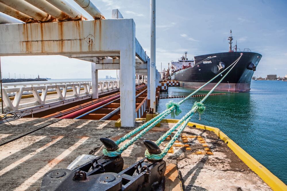 Pemex envió a Cuba en la segunda mitad del año pasado 3 millones 74 mil barriles de petróleo crudo y 604 mil barriles de petrolíferos. Foto: de Archivo El Universal