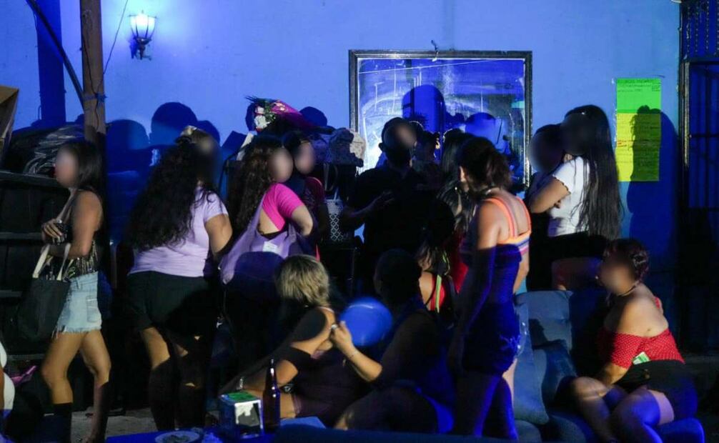 El cateo dio como resultado el rescate de 27 víctimas mujeres de identidad reservada, todas de nacionalidad mexicana. Foto: Especial